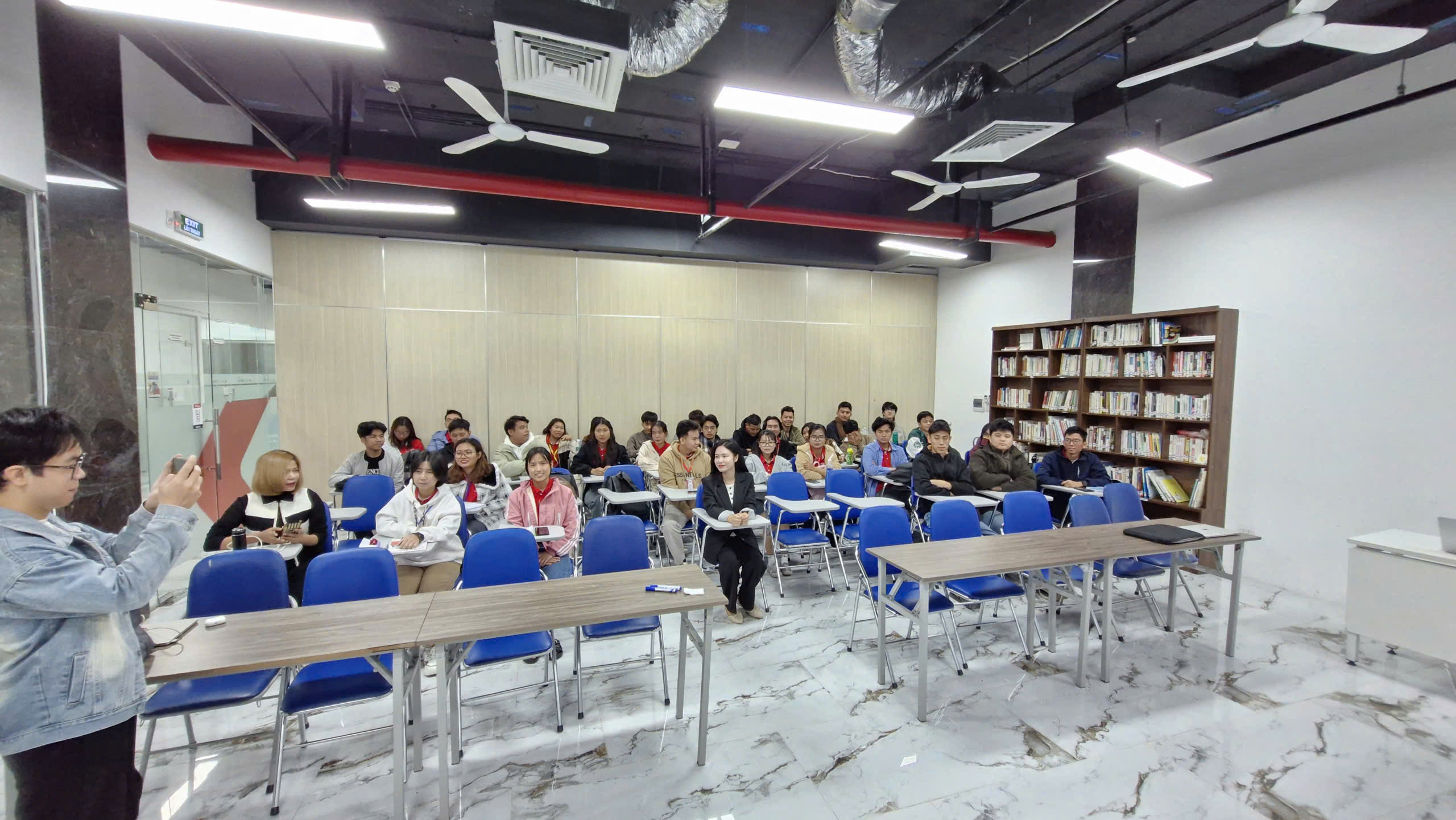 TÂM ĐỨC KẾT NỐI CANON TƯ VẤN NGHỀ NGHIỆP CHO SINH VIÊN MYANMAR TẠI TRƯỜNG CAO ĐẲNG VIỆT MỸ HÀ NỘI