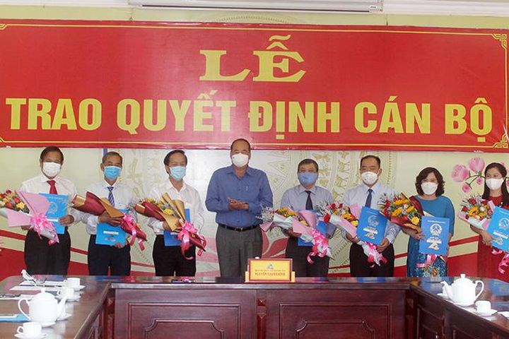 An Giang trao quyết định 7 cán bộ