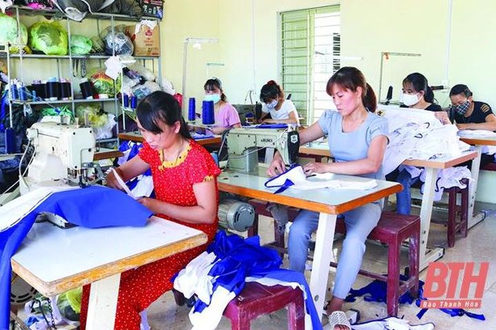 Phụ nữ huyện Triệu Sơn góp sức xây dựng nông thôn mới