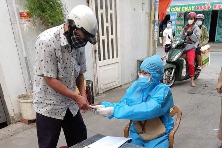 Thành phố Hồ Chí Minh đang chi hỗ trợ cho hơn 90.000 công nhân bị mất việc làm do dịch Covid19
