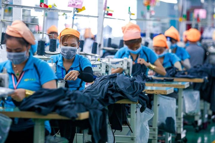 Mỗi tuần, công ty dệt may chi 2,2 triệu đồng/công nhân vì 3 tại chỗ