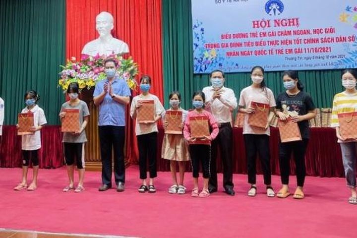 Hà Nội Hàng trăm trẻ em gái chăm ngoan, học giỏi được biểu dương