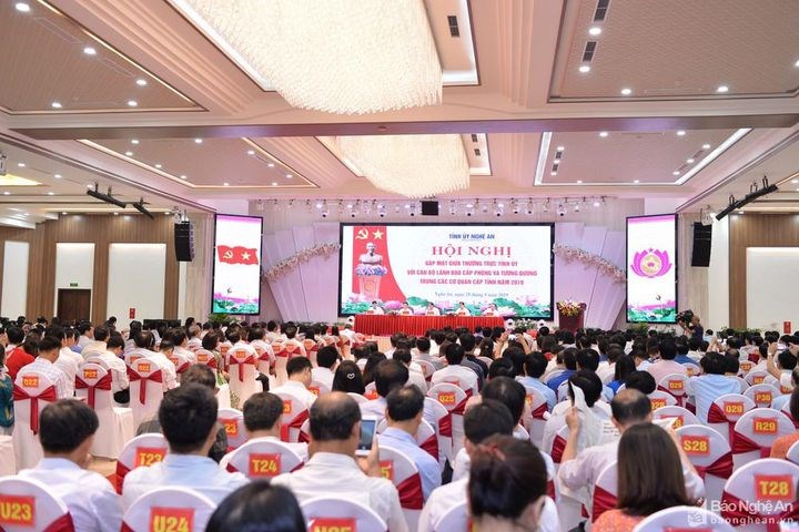 Điều kiện thành lập phòng trong các cơ quan chuyên môn thuộc Ủy ban nhân dân tỉnh