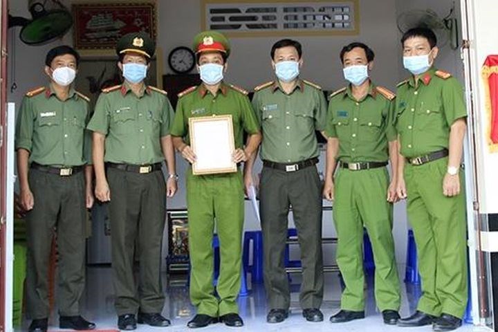 Công an tỉnh An Giang bàn giao 5 căn nhà Nghĩa tình đồng đội