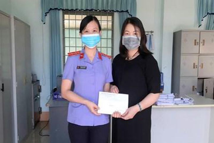 VKSND huyện Đak Pơ quyên góp ủng hộ quỹ Đền ơn đáp nghĩa