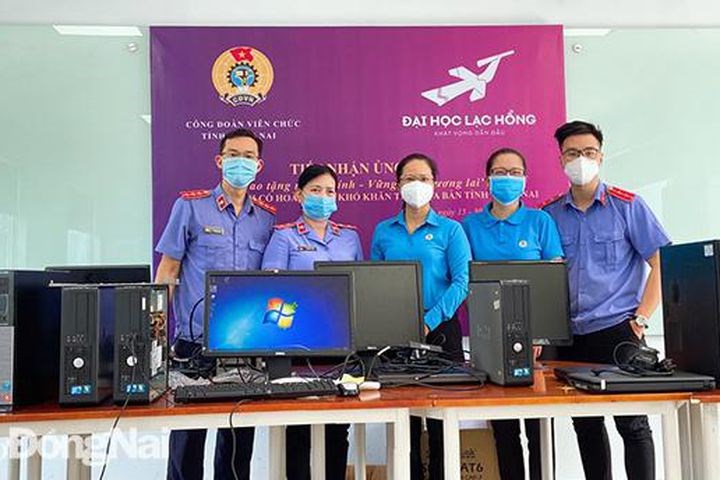 Tiếp nhận 31 bộ máy tính giúp các em học sinh khó khăn có thiết bị học tập