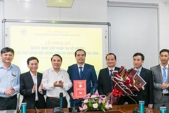 Nghệ An Công bố Quyết định sáp nhập và bổ nhiệm Phó Giám đốc Bệnh viện Đa khoa TP Vinh
