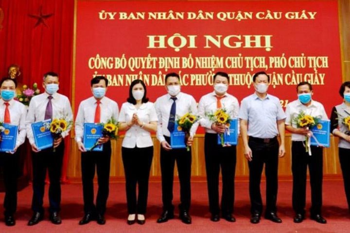 Quận Cầu Giấy công bố quyết định bổ nhiệm 8 chủ tịch, 15 phó chủ tịch UBND phường