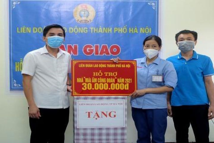 Trao hỗ trợ Mái ấm Công đoàn cho đoàn viên có hoàn cảnh khó khăn