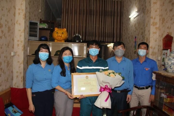 Khen thưởng thợ mỏ dũng cảm cứu người bị nạn