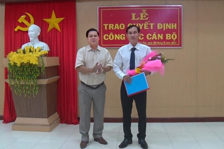 Ông Mai Thanh Tuấn giữ chức Giám đốc Ban Quản lý Dự án Đầu tư và Xây dựng khu vực huyện Tri Tôn