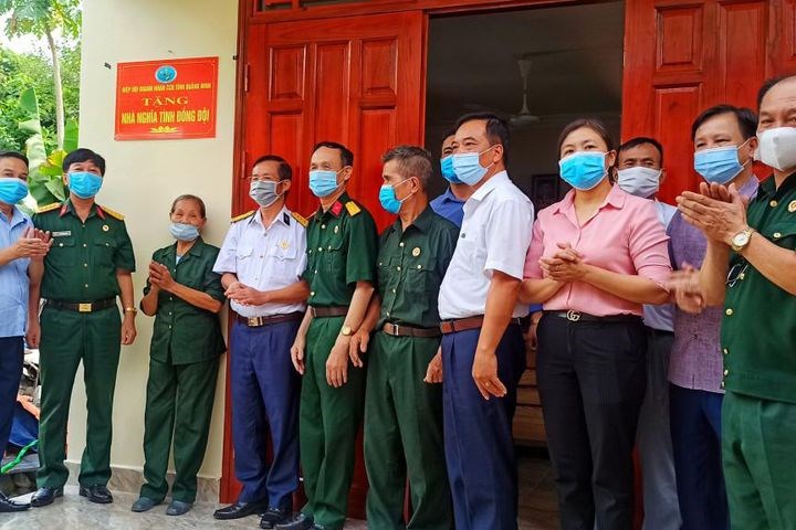 Khánh thành nhà Nghĩa tình đồng đội