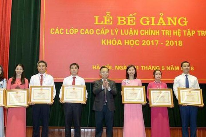 Khắc phục tình trạng ngại học lý luận, học đối phó để lấy bằng cấp