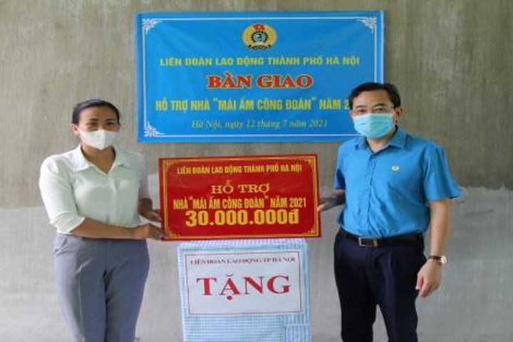 Trao hỗ trợ Mái ấm Công đoàn và thăm hỏi, tặng quà đoàn viên bị tai nạn lao động tại huyện Chương Mỹ