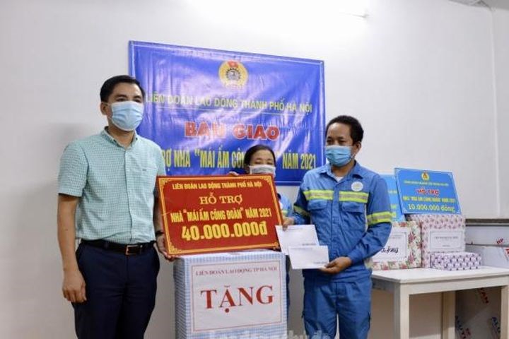 Trao hỗ trợ Mái ấm Công đoàn cho đoàn viên Công đoàn ngành Xây dựng Hà Nội