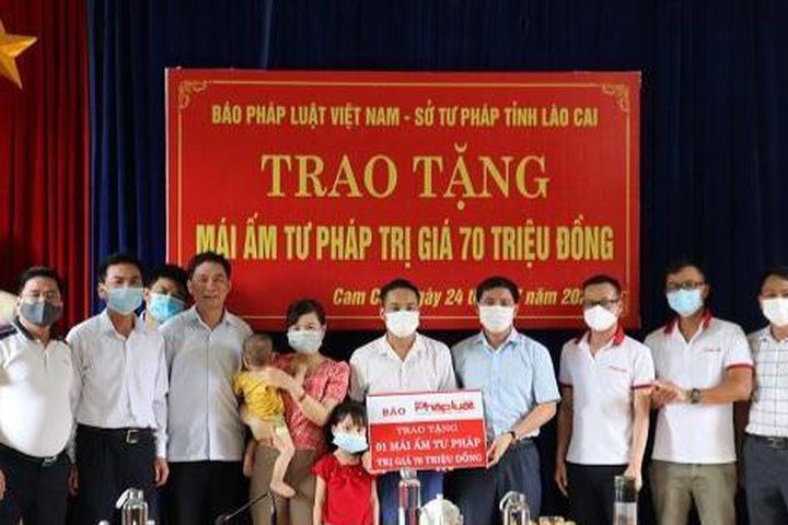 Báo Pháp luật Việt Nam trao Mái ấm Tư pháp tại tỉnh Lào Cai
