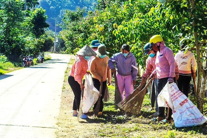 Hội Liên hiệp Phụ nữ huyện Khánh Sơn tham gia bảo vệ môi trường