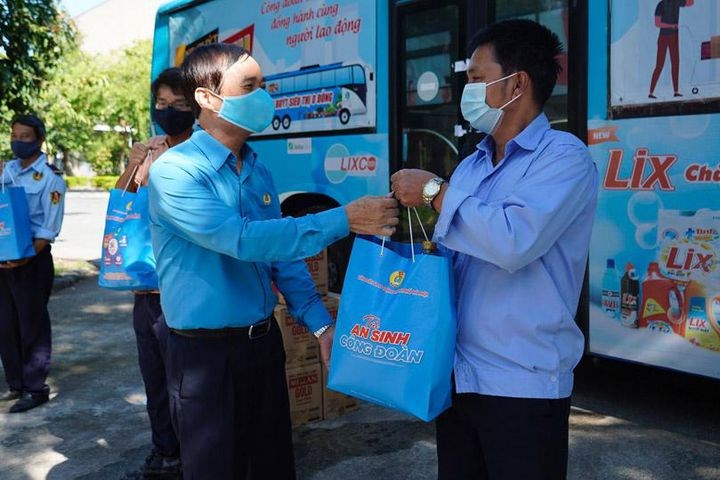 1.000 Túi An sinh công đoàn đến với người lao động làm việc ở huyện Thanh Trì