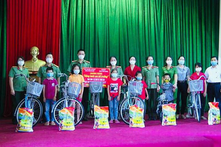 Hội viên phụ nữ tỉnh Bắc Giang Biến rác thải thành xe đạp