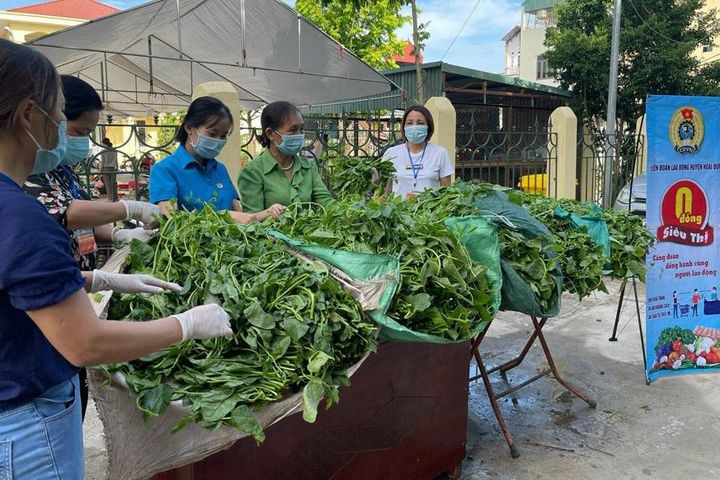 Từ 248, công đoàn hỗ trợ bữa ăn cho người lao động đang thực hiện 3 tại chỗ