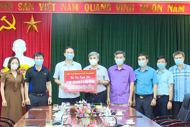 Công ty CP Gang thép Thái Nguyên Trao 150 triệu đồng xây dựng nhà Đại đoàn kết