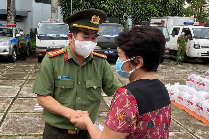 471 phần quà tặng những người hoàn lương
