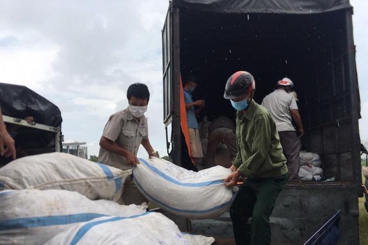 Công đoàn viên chức tỉnh Thanh Hóa hỗ trợ nông dân huyện đảo Lý Sơn tiêu thụ hơn 10 tấn tỏi