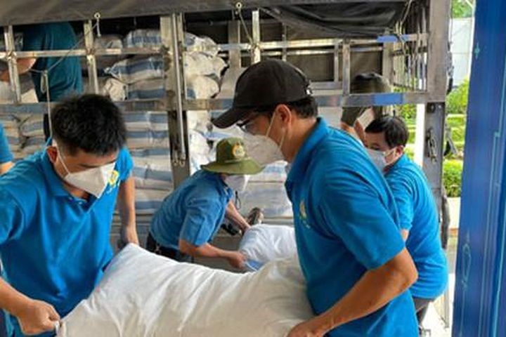 Huy động mọi nguồn lực chăm lo đoàn viên khó khăn