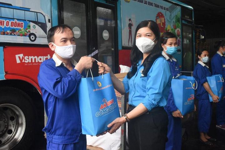 Đem niềm vui đến với người lao động từ những Túi an sinh công đoàn
