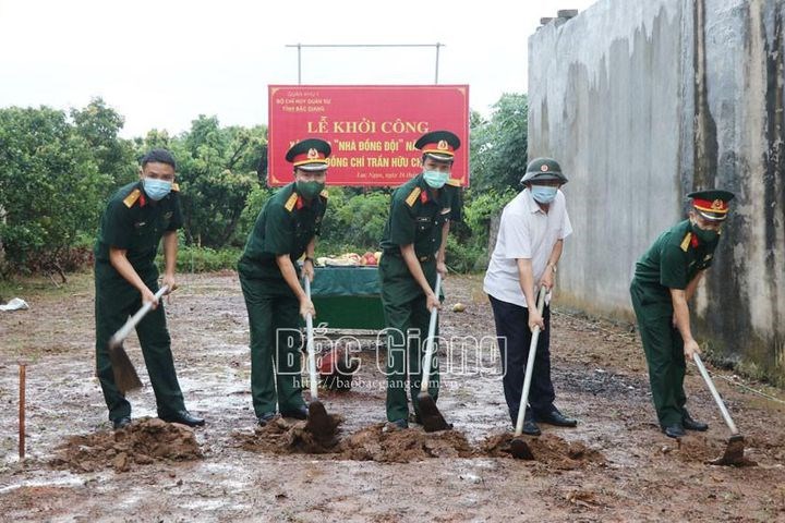 Xây dựng Nhà đồng đội tặng quân nhân khó khăn