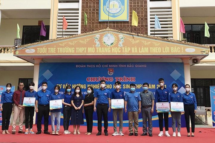 Tư vấn hướng nghiệp cho học sinh bằng hình thức sân khấu hóa
