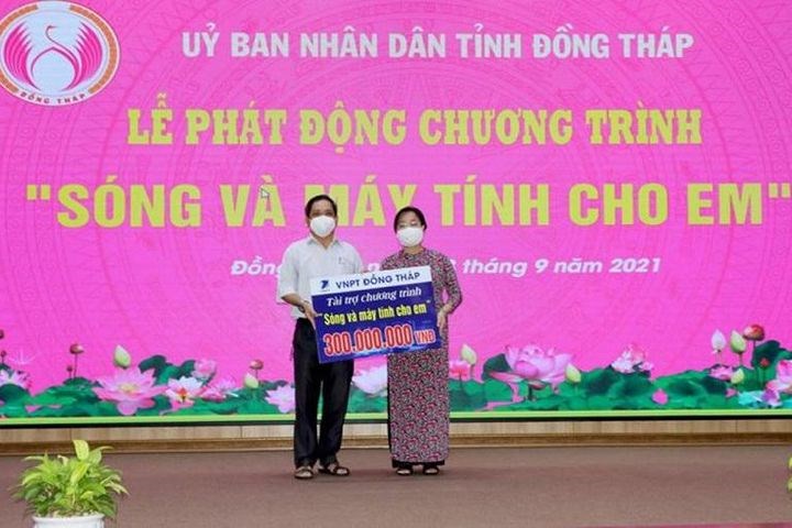 Đồng Tháp Hơn 1 tỷ đồng ủng hộ Chương trình Sóng và máy tính cho em