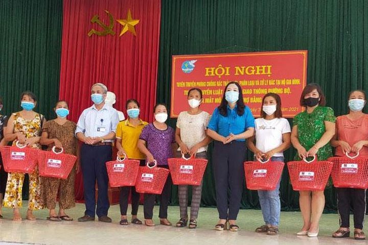 Đi chợ bằng làn để giảm thiểu rác thải nhựa