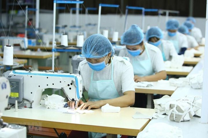 Tăng tốc phục hồi sản xuất Xem xét sửa đổi quy định về làm thêm giờ