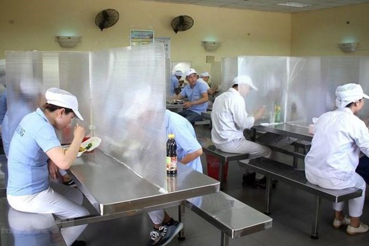 Hỗ trợ bữa ăn cho người lao động thực hiện 1 cung đường, 2 điểm đến