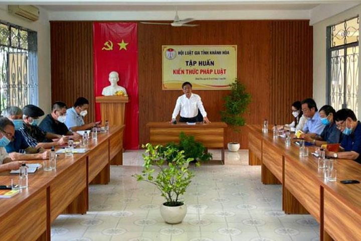 Hội Luật gia tỉnh Khánh Hòa tổ chức tập huấn kiến thức pháp luật